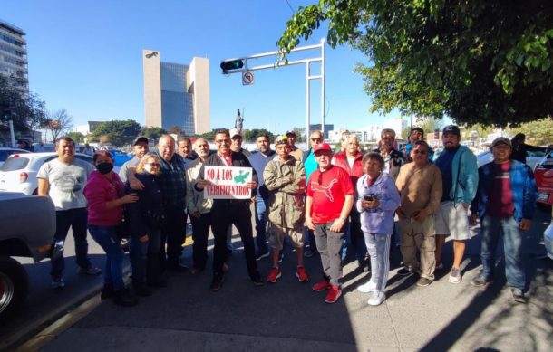 Realizan protesta contra el programa de verificación vehicular