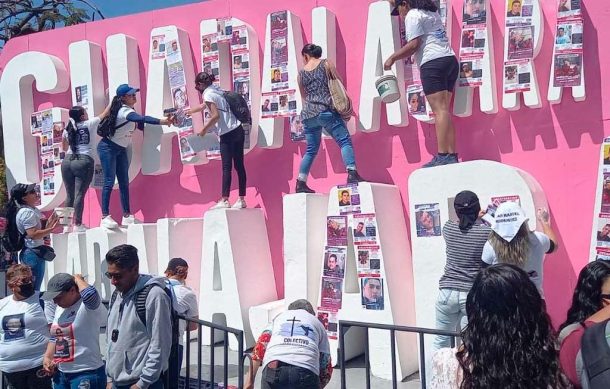 Protestan familias de desaparecidos en el aniversario de Guadalajara