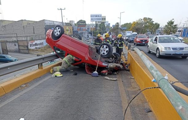 Accidente en avenida Lázaro Cárdenas deja severos problemas viales