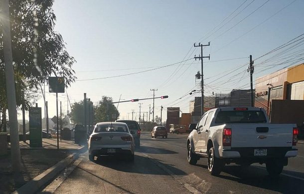 Semáforo desquicia la vialidad en nuevo puente de Adolf Horn