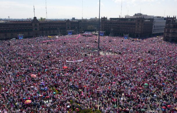 Abarrotan el zócalo para protestar contra Plan B de AMLO