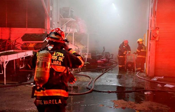 Se registra incendio dentro de bodega en el Mercado de Abastos