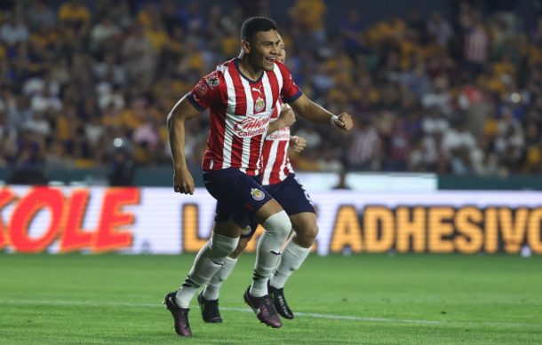 Chivas da un golpe en el Norte y vence a Tigres 2-1