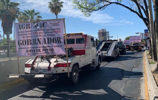 Dueños de grúas y tractocamiones se manifiestan en la zona de La Normal