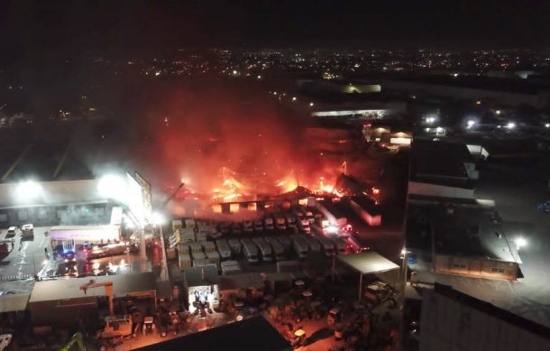 Incendio devasta bodega de Sabritas en Periférico Sur