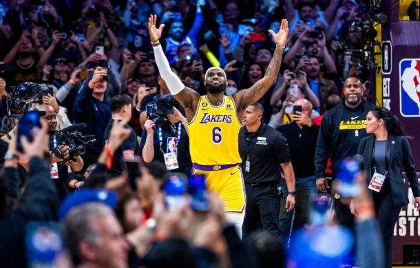 LeBron James hace historia en la NBA y es el máximo anotador