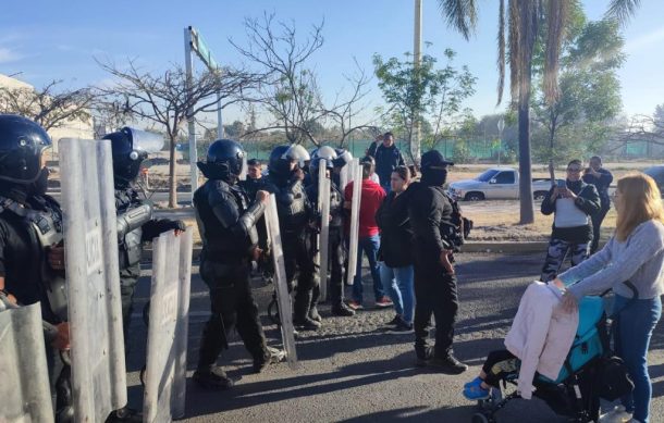 Retiran a vecinos que intentaban bloquear avenida Adolf Horn