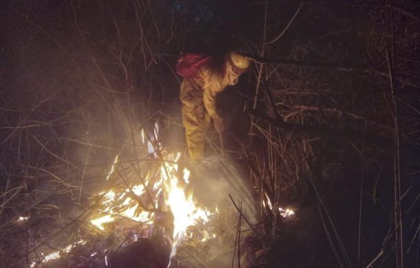 Extinguen fuego que se presentó en el Cerro de Totoltepec de Tlajomulco