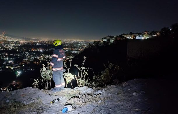 Liquidan incendio en las faldas del cerro de Bugambilias