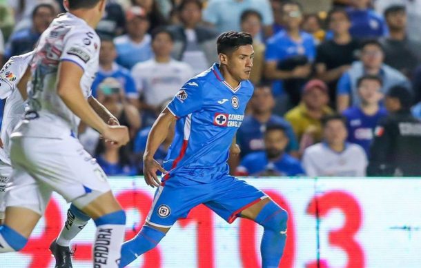 Cruz Azul se salva de perder con los Gallos Blancos