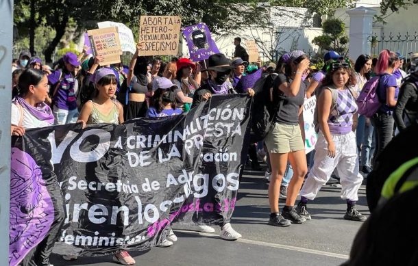 Más de 50 mil asistentes marchan por Día de la Mujer en GDL