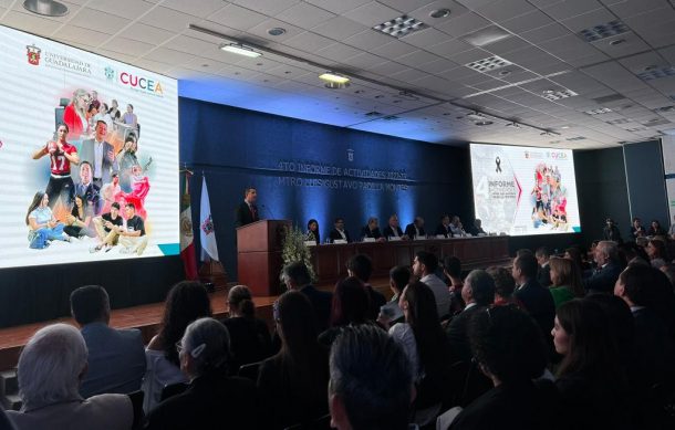 Rector de CUCEA rinde informe y realiza homenaje a Raúl Padilla