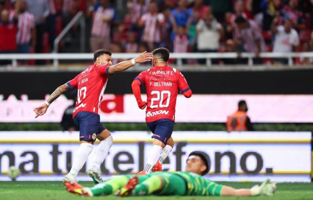 Chivas aplasta al Mazatlán y clasifica directo en tercer lugar a la liguilla