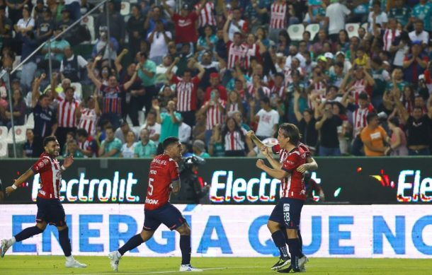 Chivas trepa al cuarto lugar general al vencer a domicilio a León