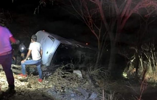 Accidente de autobús en la carretera a Vallarta deja múltiples víctimas