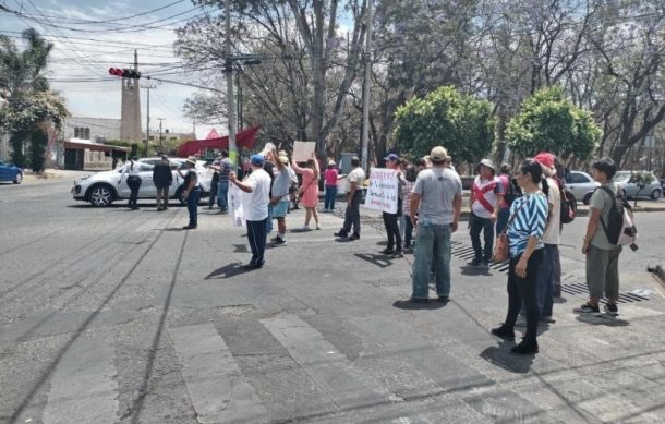 Protestan vecinos del parque San Rafael y bloquean la avenida San Jacinto