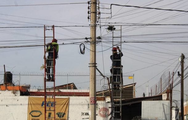 Retiran mil 900 kilómetros de cables obsoletos de calles tapatías