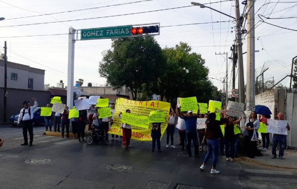 Protestan en avenida San Jacinto por construcción de gasolinera