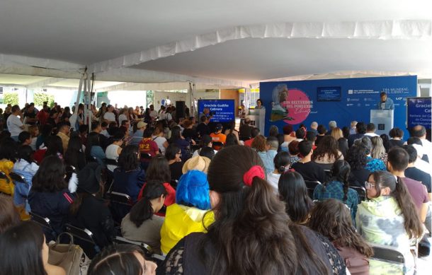 Participan cientos en lectura en voz alta por el Día Mundial del Libro