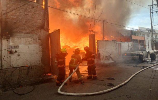 Se registra fuerte incendio en San Juan de Ocotán