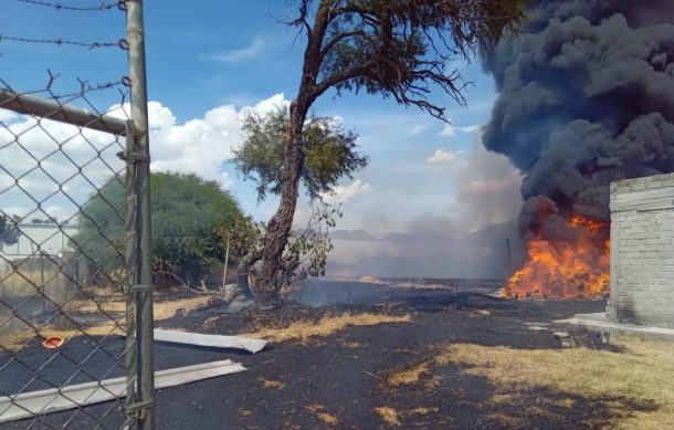 Liquidan incendio en bodegas de Tlajomulco y desactivan alerta atmosférica