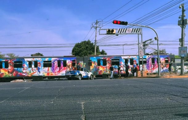 Tren Ligero choca contra un vehículo en la estación España