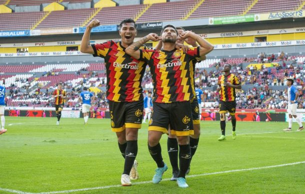 Leones Negros golean a Raya2 y despiertan en Liga de Expansión