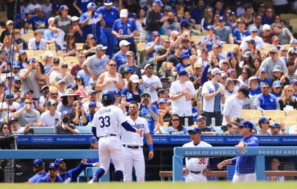 Vence Dodgers a Phillies y Víctor González consigue su primer triunfo