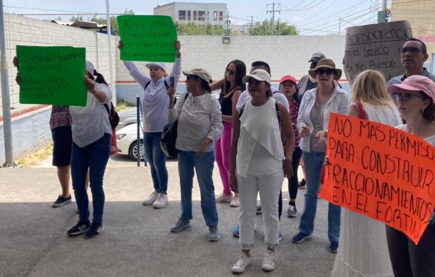 Se manifiestan vecinos de El Fortín por falta de agua