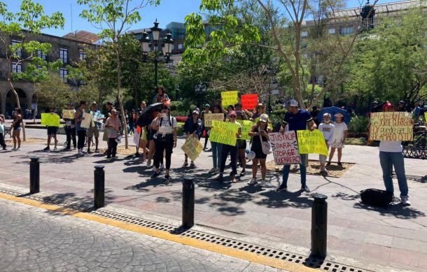 Protestan familiares de joven fallecido en Periférico por nulo avance en investigaciones