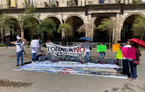 Vecinos de Matatlán piden se acate suspensión que frena tiren más basura