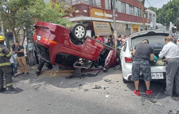 Aparatoso accidente se registra en la avenida Javier Mina