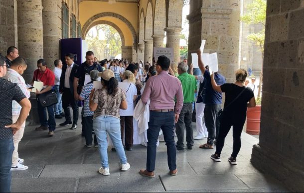 Trabajadores de los Servicios Médicos de Guadalajara demandan basificación