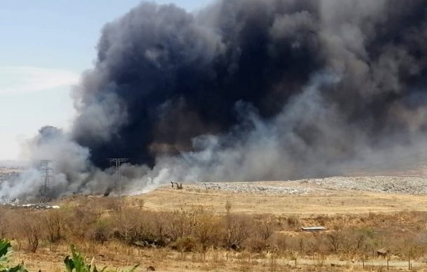 Incendio se propaga en el basurero de Matatlán