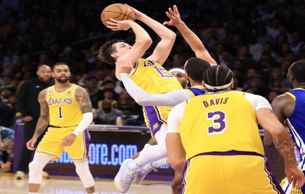 Los Lakers de LA eliminan a los Warriors en la NBA