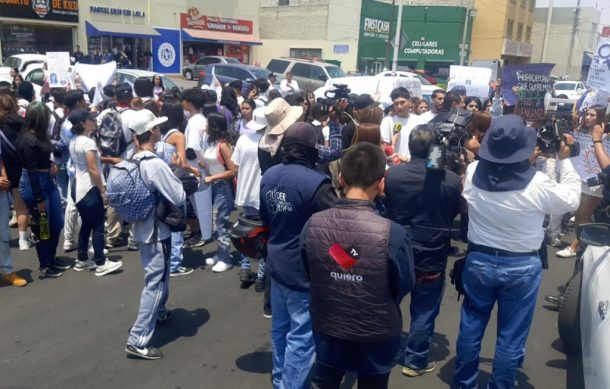 Bloquean avenida Concepción en protesta por asesinato de joven en Hacienda Santa Fe