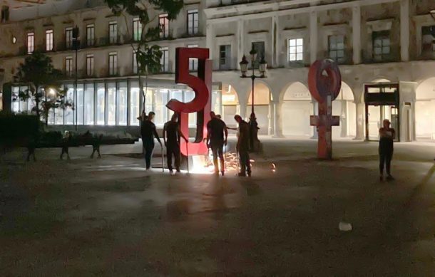 A oscuras, retiran monumento contra las desapariciones en Paseo Alcalde