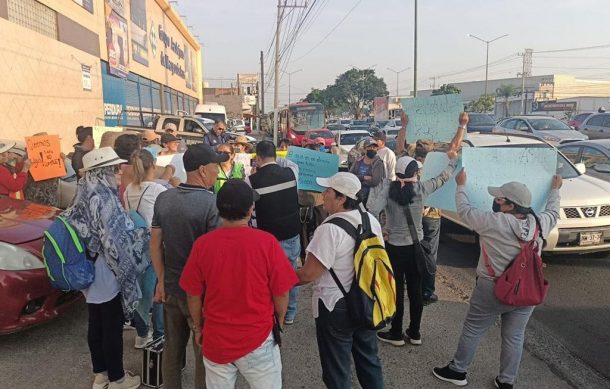 Por falta de agua, manifestantes cierran Juan Gil Preciado en Zapopan