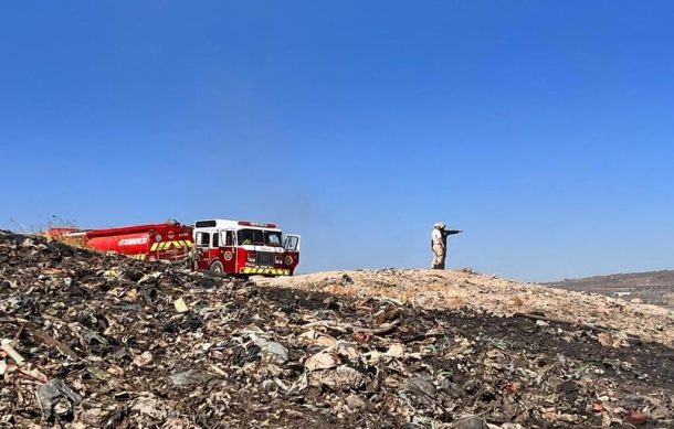 Controlan incendio en el basurero de Los Laureles en Tonalá