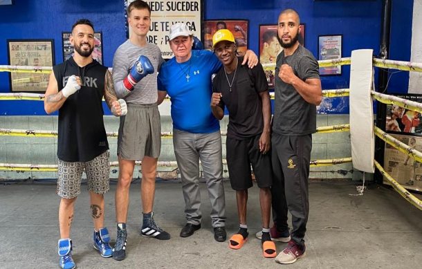 Chepo Reynoso entrena 4 boxeadores extranjeros