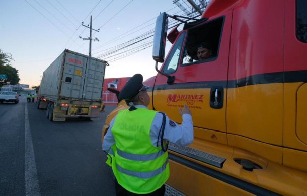 Aplican sólo 21 multas a transporte de carga que ingresa por López Mateos en horario prohibido