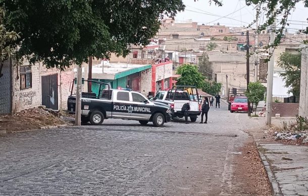 Localizan cuerpo dentro de automóvil en Tlaquepaque