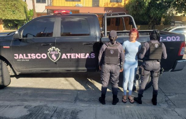 Reconocen a policías estatales por captura de estadounidense buscada por FBI