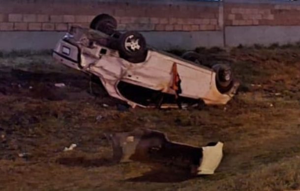 Volcadura de coche cobró la vida de una mujer