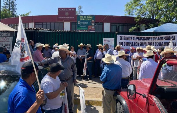 Campesinos protestan para exigir precio justo del trigo