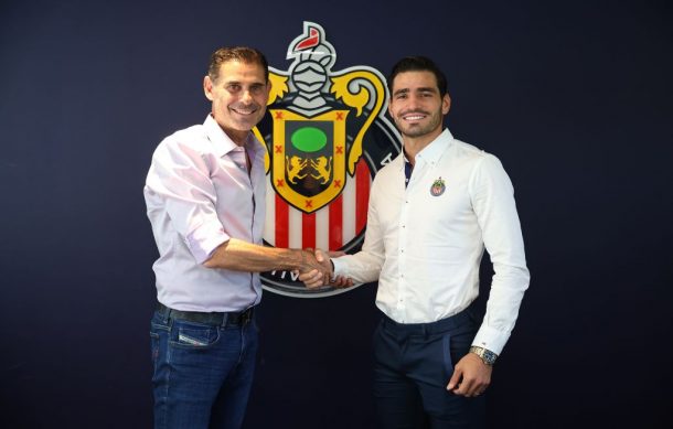 Feliz el “Pollo” Briseño al renovar contrato con Chivas