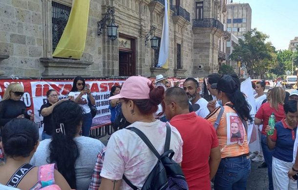 Familiares de desaparecidos realizan protesta frente a Palacio de Gobierno