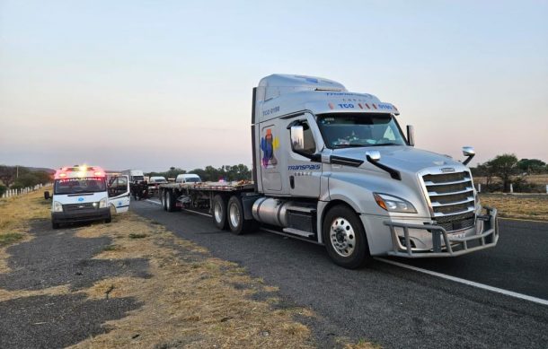 Emboscan tráiler tipo madrina en autopista León-Aguascalientes