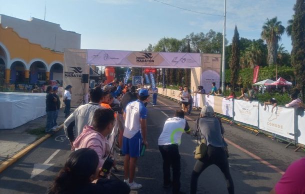 Ganan los hermanos Israel y Fanny Oropeza el Medio Maratón de Tlaquepaque