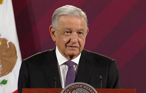 Explosión en plataforma de Pemex deja varios desaparecidos: AMLO